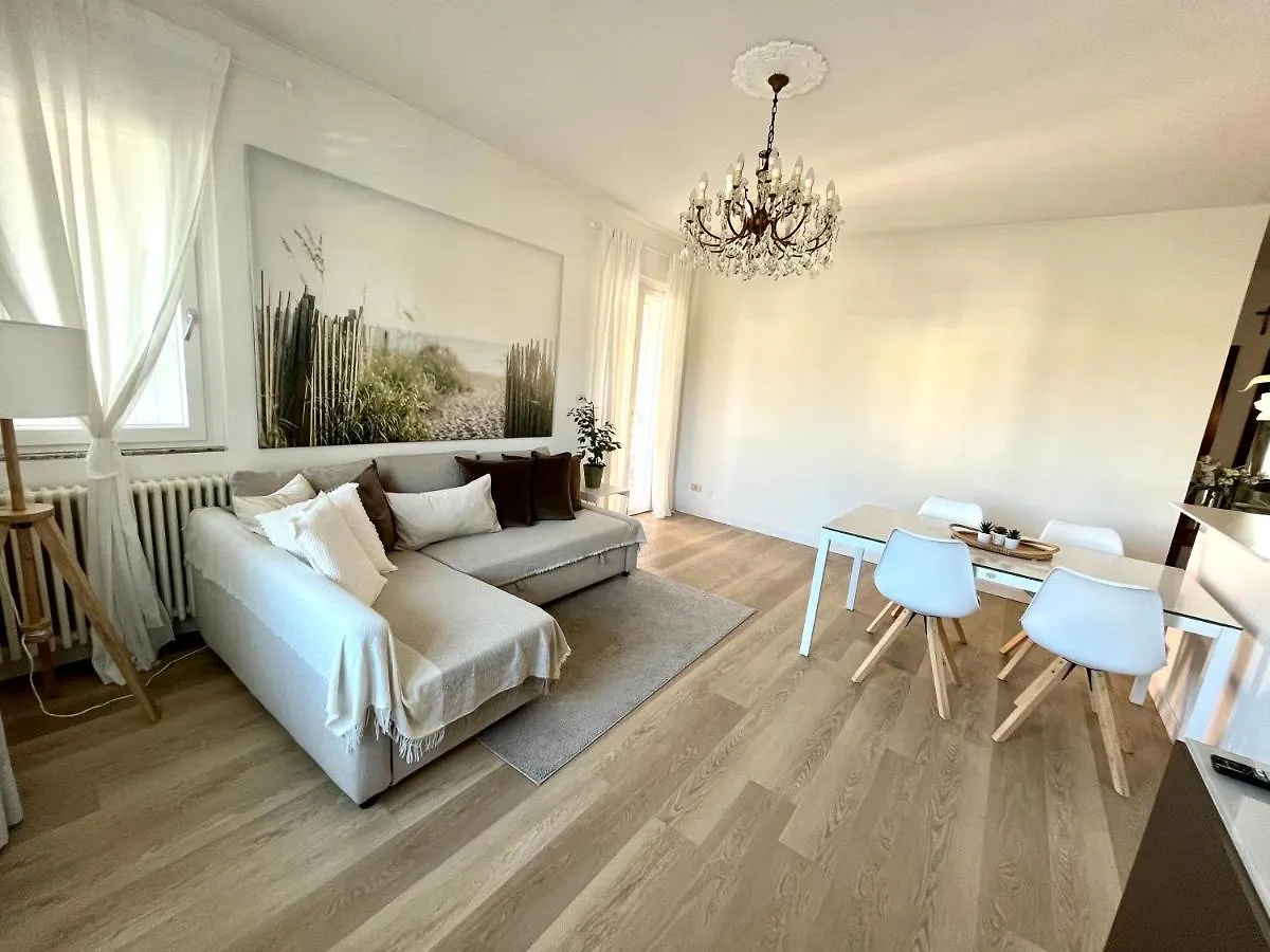 Family Apartment 2 Sirmione Italia